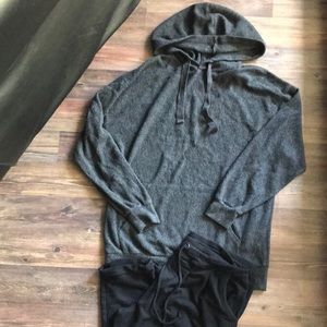 Billabong hoody and Capri